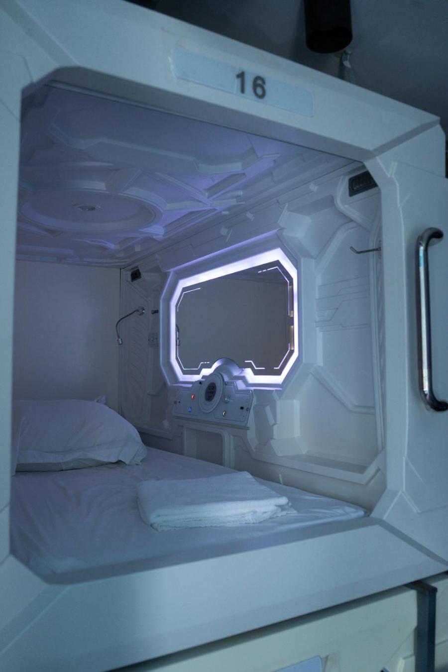 Single Bed Mixed Dormitory Room